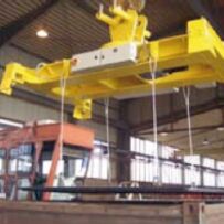 Automatikspreader für Konrad®-Container mit Funkfernbedienung